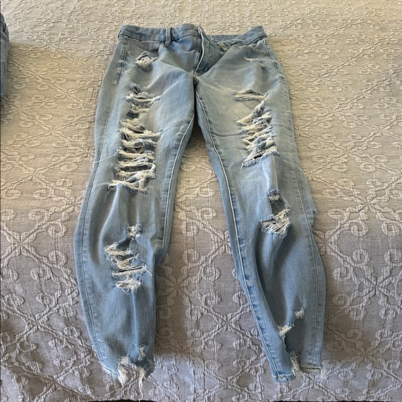 American Eagle Women’s Jeans - 3 pairs - Picture 6 of 9